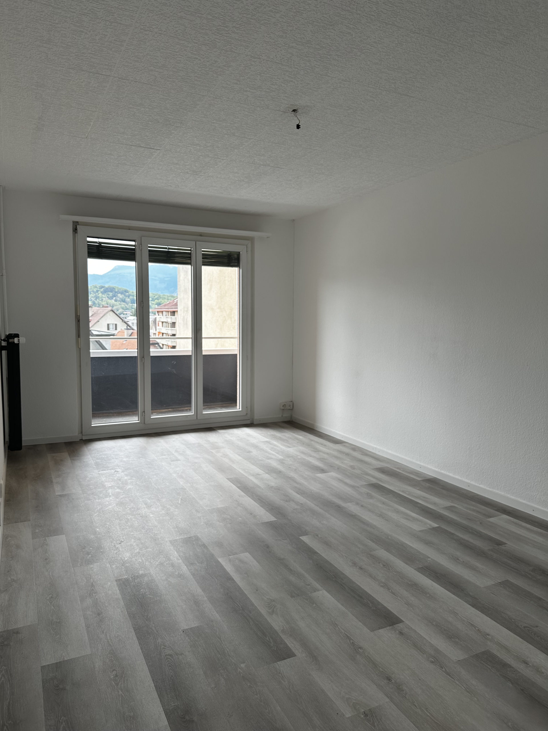 Yverdon / Bel appartement traversant et lumineux avec balcon